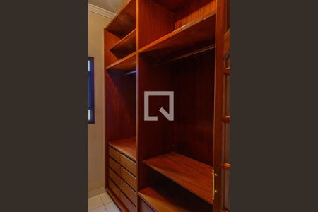 Casa à venda com 150m², 4 quartos e 2 vagasCloset