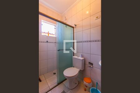 Casa à venda com 180m², 3 quartos e 4 vagas Casa à venda com 180m², 3 quartos e 4 vagasBanheiro da Suite 2