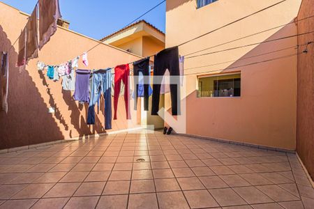 Casa à venda com 180m², 3 quartos e 4 vagas Casa à venda com 180m², 3 quartos e 4 vagasQuintal