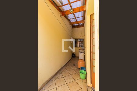 Casa à venda com 180m², 3 quartos e 4 vagas Casa à venda com 180m², 3 quartos e 4 vagasCorredor de Serviço