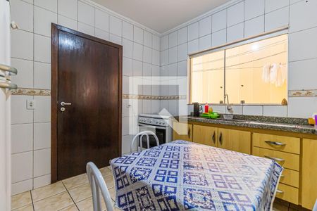 Casa à venda com 180m², 3 quartos e 4 vagas Casa à venda com 180m², 3 quartos e 4 vagasCozinha