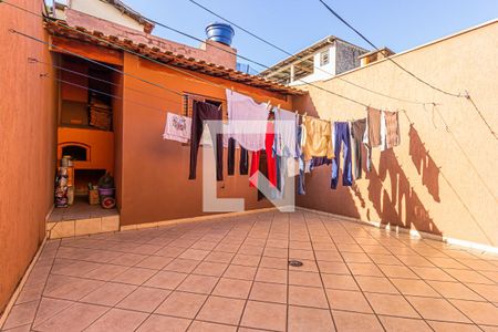 Casa à venda com 180m², 3 quartos e 4 vagas Casa à venda com 180m², 3 quartos e 4 vagasQuintal