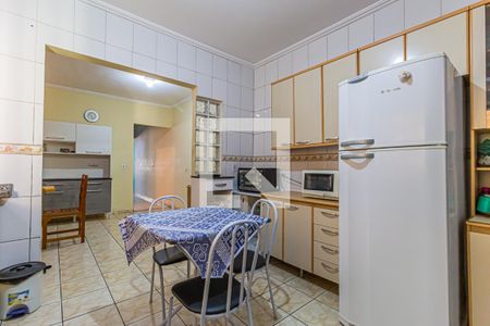 Casa à venda com 180m², 3 quartos e 4 vagas Casa à venda com 180m², 3 quartos e 4 vagasCozinha