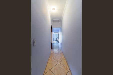 Casa à venda com 180m², 3 quartos e 4 vagas Casa à venda com 180m², 3 quartos e 4 vagasCorredor Dormitórios