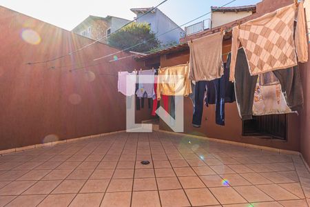 Casa à venda com 180m², 3 quartos e 4 vagas Casa à venda com 180m², 3 quartos e 4 vagasQuintal