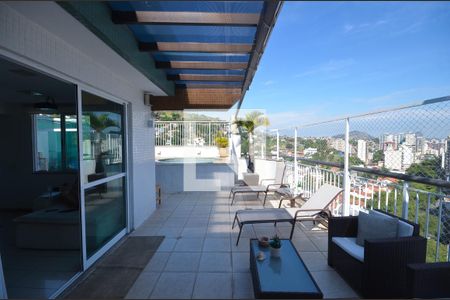 Apartamento à venda com 180m², 3 quartos e 2 vagasCobertura