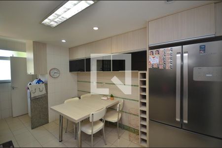 Apartamento à venda com 180m², 3 quartos e 2 vagasCozinha