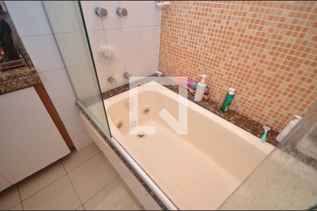 Apartamento à venda com 180m², 3 quartos e 2 vagasBanheiro da Suíte