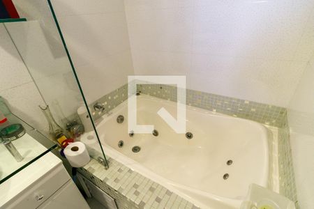 Casa à venda com 230m², 5 quartos e 4 vagasBanheiro suíte