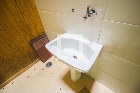 Casa para alugar com 60m², 2 quartos e 1 vagaÁrea de Serviço