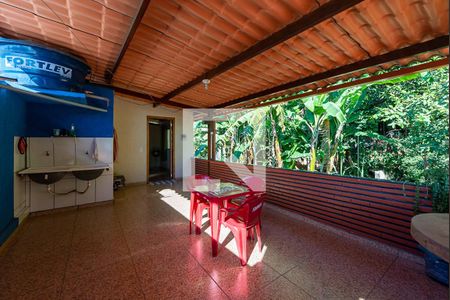 Casa à venda com 360m², 3 quartos e 2 vagasTerraço