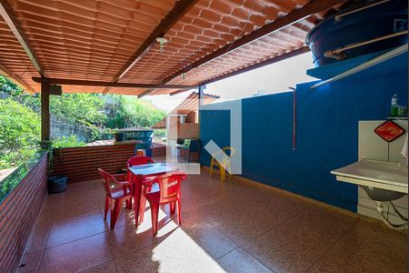 Casa à venda com 360m², 3 quartos e 2 vagasTerraço