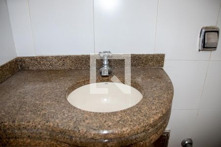 Casa à venda com 200m², 3 quartos e 2 vagasBanheiro 2