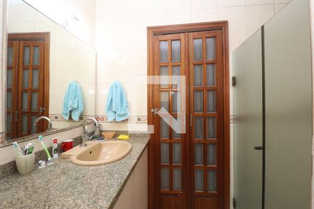 Casa à venda com 140m², 3 quartos e 2 vagasBanheiro da Suíte