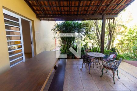 Casa à venda com 300m², 3 quartos e 2 vagasChurrasqueira