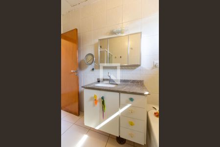 Casa à venda com 300m², 3 quartos e 2 vagasBanheiro Social