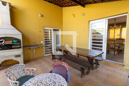 Casa à venda com 300m², 3 quartos e 2 vagasChurrasqueira