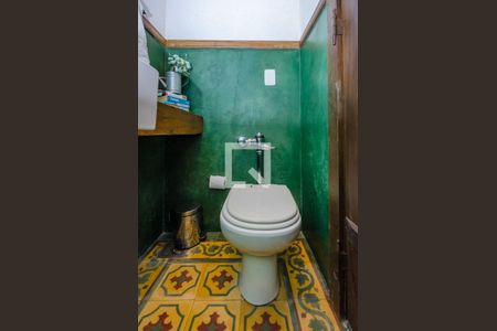 Casa de condomínio à venda com 400m², 5 quartos e 2 vagasLavabo