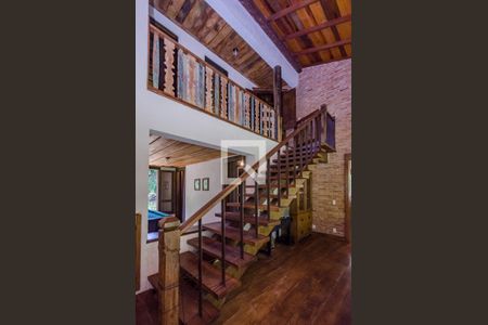 Casa de condomínio à venda com 400m², 5 quartos e 2 vagasEscada