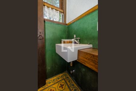 Casa de condomínio à venda com 400m², 5 quartos e 2 vagasLavabo