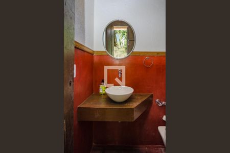 Casa de condomínio à venda com 400m², 5 quartos e 2 vagasBanheiro de Serviço