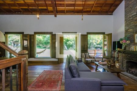 Casa de condomínio à venda com 400m², 5 quartos e 2 vagasSala