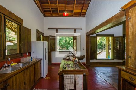 Casa de condomínio à venda com 400m², 5 quartos e 2 vagasCozinha interna