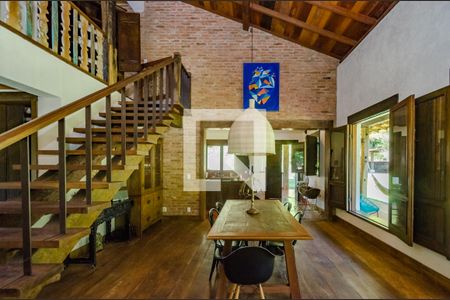 Casa de condomínio à venda com 400m², 5 quartos e 2 vagasSala