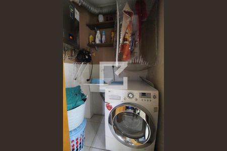 Casa de condomínio à venda com 109m², 3 quartos e 3 vagasLavanderia