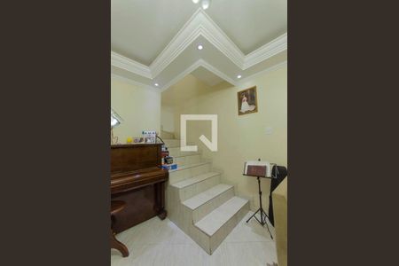 Casa à venda com 99m², 3 quartos e 1 vagaEscada