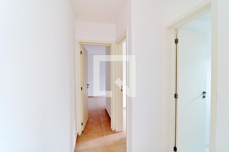 Corredor de apartamento à venda com 2 quartos, 48m² em Jardim Santa Rosa, Taboão da Serra