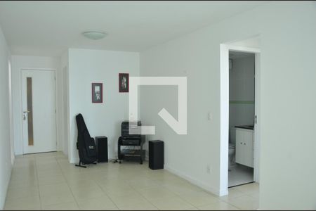 Sala de apartamento para alugar com 2 quartos, 85m² em Charitas, Niterói