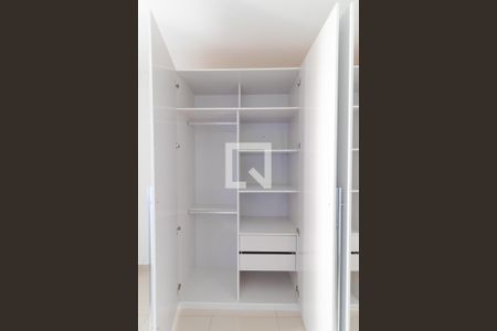 Apartamento à venda com 57m², 2 quartos e 1 vagaQuarto - Armário