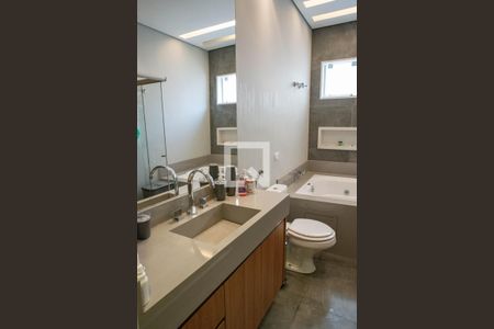 Casa à venda com 460m², 4 quartos e 2 vagasBanheiro da Suíte 4