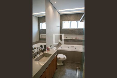 Casa à venda com 460m², 4 quartos e 2 vagasBanheiro da Suíte 4