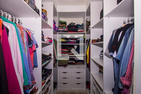 Casa de condomínio para alugar com 245m², 3 quartos e 2 vagas Casa de condomínio para alugar com 245m², 3 quartos e 2 vagasCloset da suíte