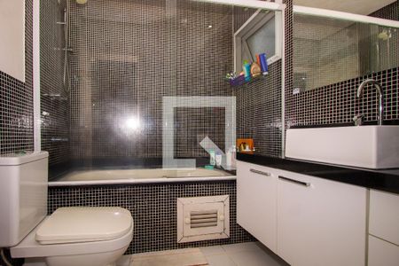 Casa de condomínio para alugar com 245m², 3 quartos e 2 vagas Casa de condomínio para alugar com 245m², 3 quartos e 2 vagasBanheiro da Suíte