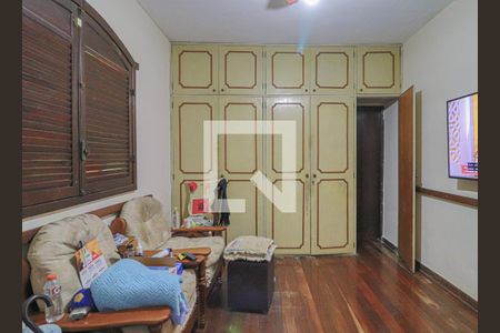 Casa à venda com 354m², 4 quartos e 7 vagasQuarto  4 - Suíte 