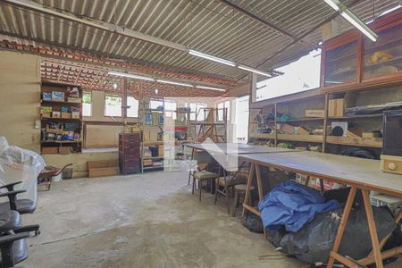 Casa à venda com 354m², 4 quartos e 7 vagasGalpão 