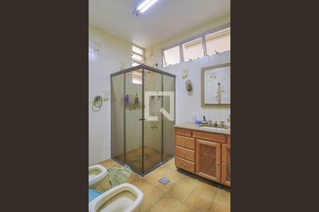 Casa à venda com 354m², 4 quartos e 7 vagasBanheiro Corredor 