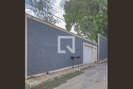 Casa à venda com 354m², 4 quartos e 7 vagasFachada