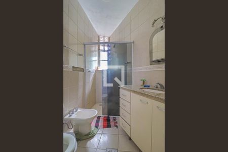 Casa à venda com 354m², 4 quartos e 7 vagasBanheiro Quarto 2 - Suíte 