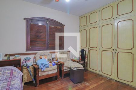 Casa à venda com 354m², 4 quartos e 7 vagasQuarto  4 - Suíte 