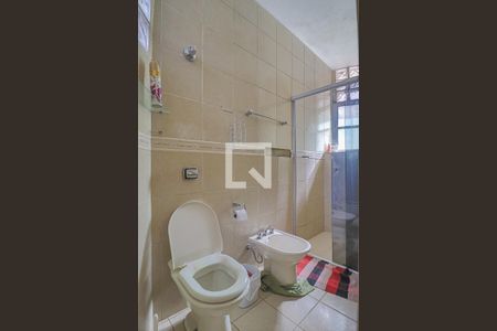 Casa à venda com 354m², 4 quartos e 7 vagasBanheiro Quarto 2 - Suíte 