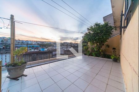 Casa à venda com 201m², 3 quartos e 2 vagas Casa à venda com 201m², 3 quartos e 2 vagasVaranda da Frente