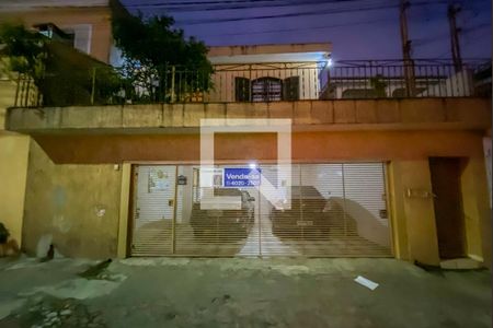 Casa à venda com 201m², 3 quartos e 2 vagas Casa à venda com 201m², 3 quartos e 2 vagasFachada