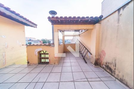 Casa à venda com 201m², 3 quartos e 2 vagas Casa à venda com 201m², 3 quartos e 2 vagasQuintal Fundos