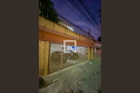 Casa à venda com 201m², 3 quartos e 2 vagas Casa à venda com 201m², 3 quartos e 2 vagasFachada