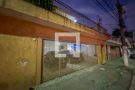 Casa à venda com 201m², 3 quartos e 2 vagas Casa à venda com 201m², 3 quartos e 2 vagasFachada