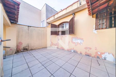 Casa à venda com 201m², 3 quartos e 2 vagas Casa à venda com 201m², 3 quartos e 2 vagasQuintal Fundos